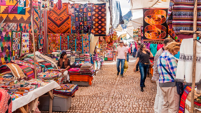 Pisac street market in the sacred valley of the incas