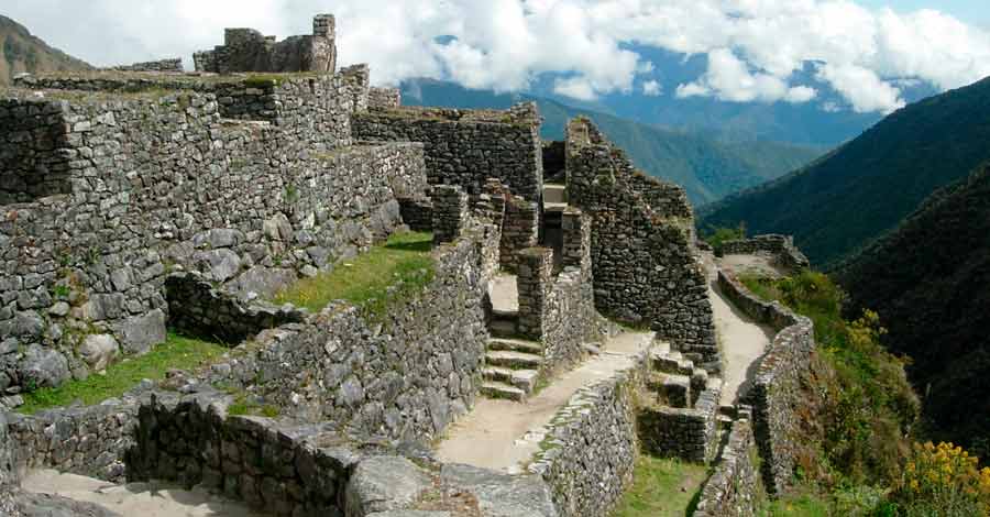 Inca trail to Machu Picchu Inca Sayacmarca