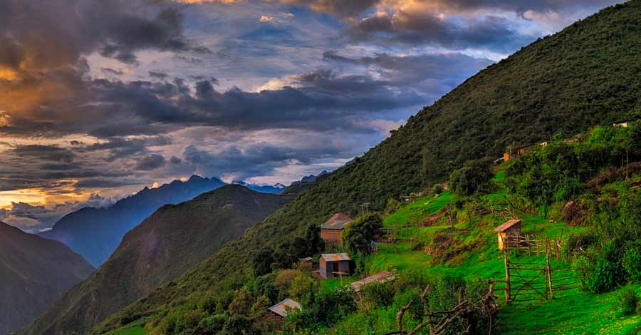 Choquequirao trek to Machu Picchu