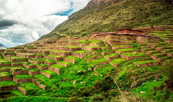 Huchuy Qosqo, the balcony of the Sacred Valley of the Incas