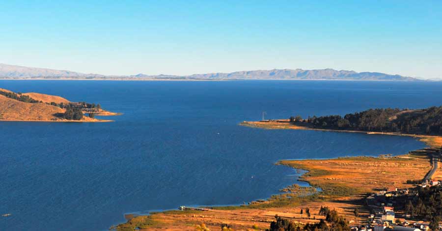 Lake Titicaca between Peru and Bolivia, Auri Peru