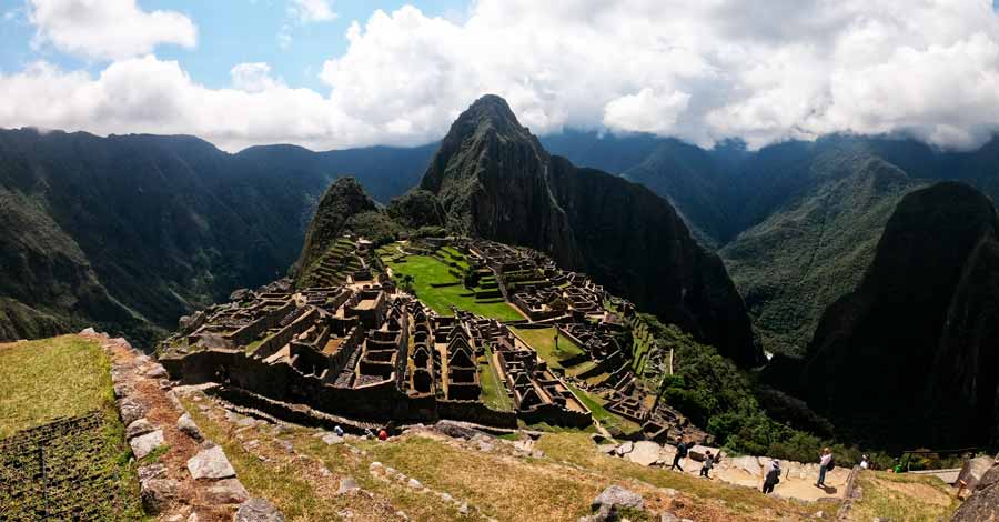 Machu Picchu by Auri Peru