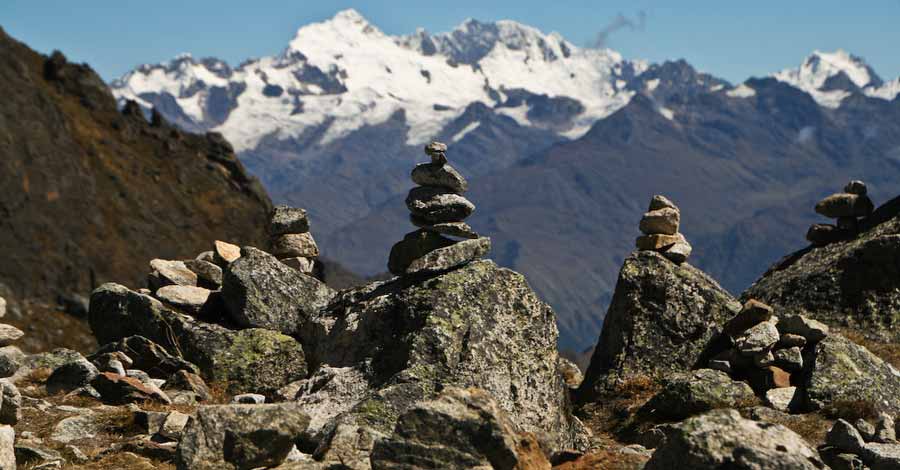 Apachetas in Salkantay mountain pass - Auri