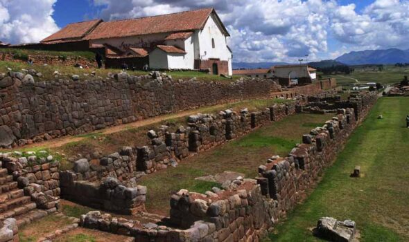 Chinchero, the rainbow town of beautiful Andean weavings in Peru