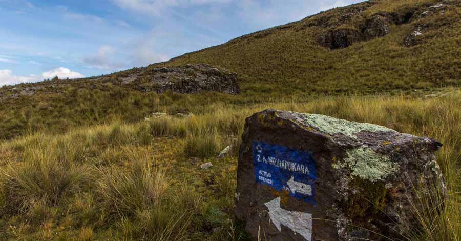 Sign in the route to Waqrapukara