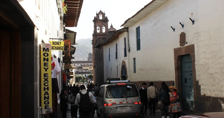 Money exchange in Peru