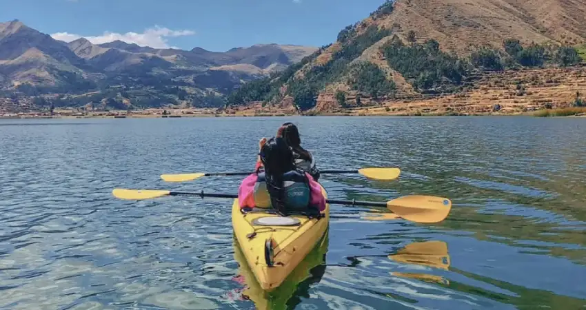 kayak-at-piuray-lagoon