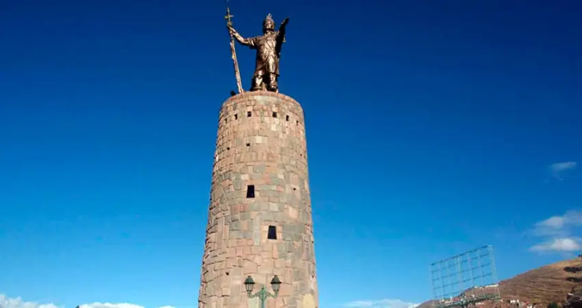 cusco main square statue of pachaquteq