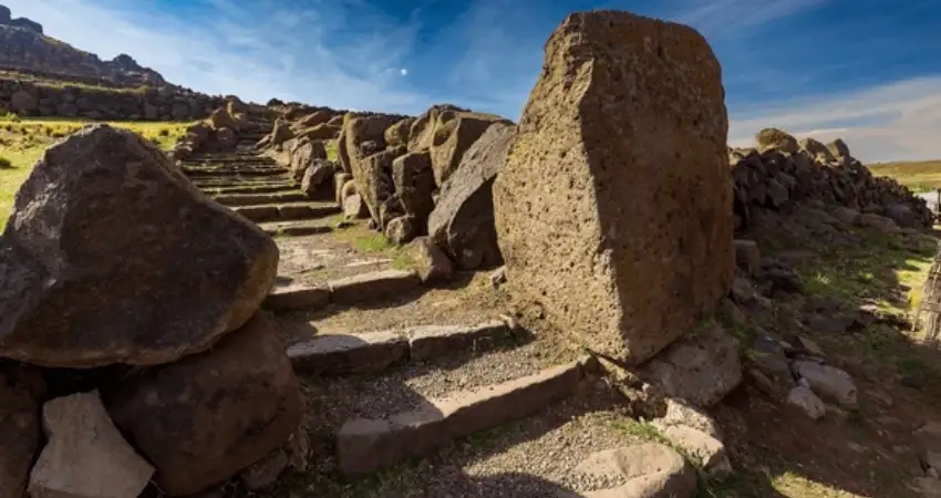 Sillustani tombs surrounding areas