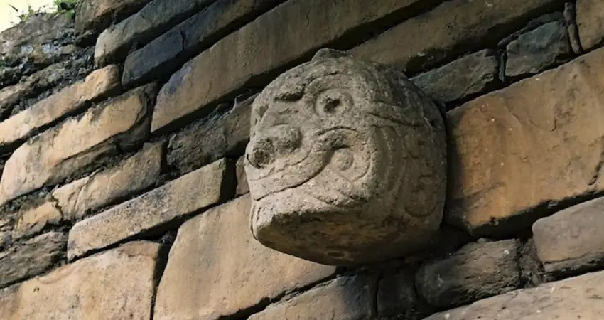 ancient ruins in peru chavin de huantar