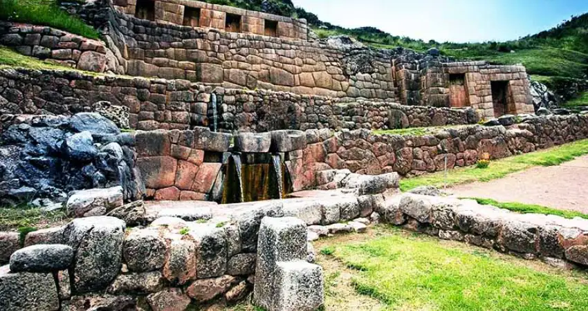 ancient ruins in peru tambomachay