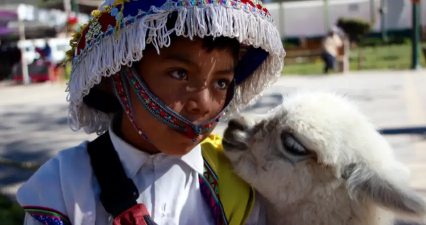 colca canyon peru villagers