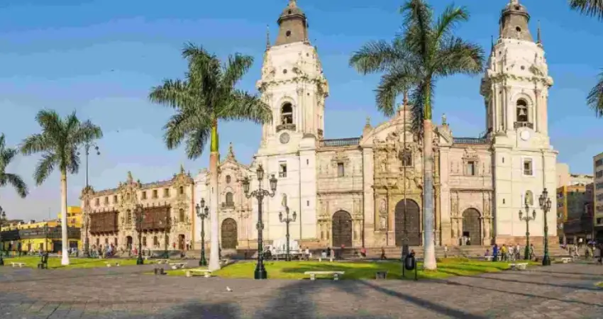 plaza de armas in lima cathedral