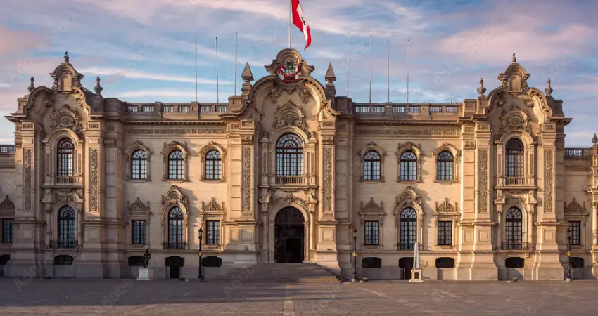 plaza de armas in lima gobermment palace