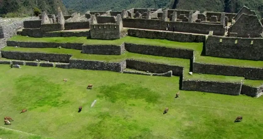 detailed map of machupicchu central plaza