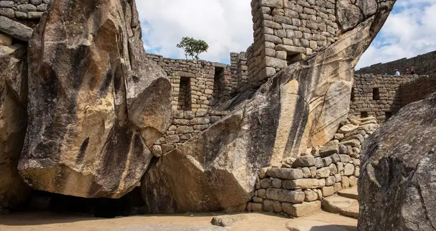 detailed map of machupicchu temple of the condor