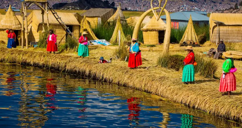 lake titicaca map uros island