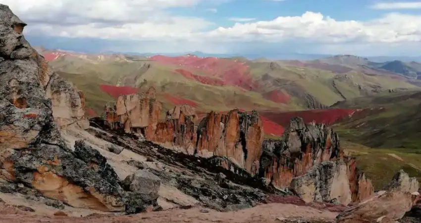 palccoyo rainbow mountain natural features