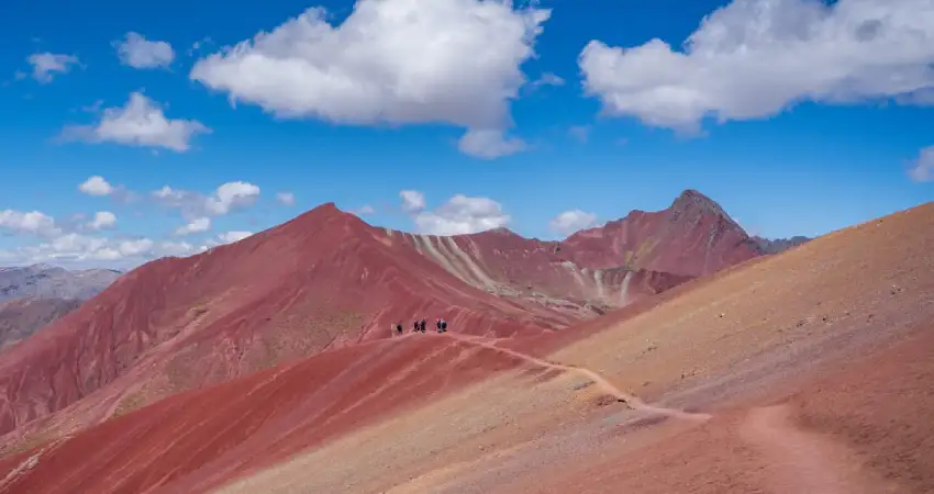 palccoyo rainbow mountain red valley