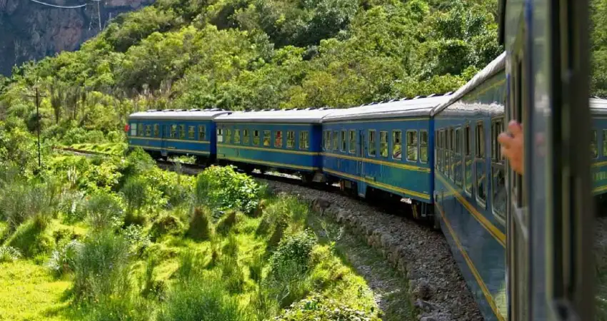 visit machupicchu in november train