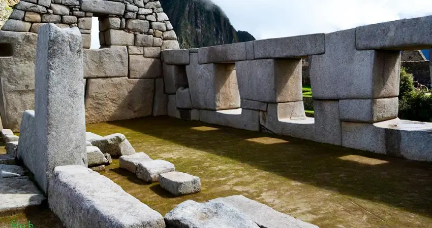 Machu Picchu and the Amazon temple of the 3 windows