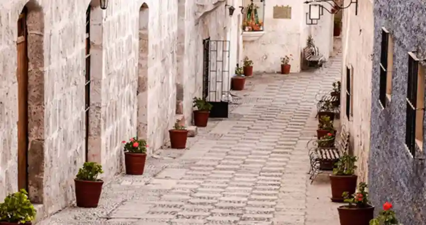 walking tour arequipa san lazaro distric